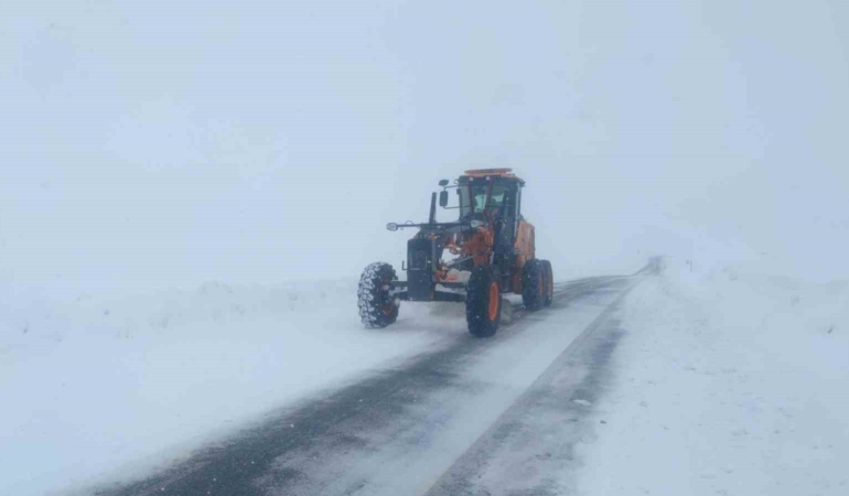 vanda-kar-yagisi-sonrasi-yol-durumu-ve-karla-mucadele-calismalari-u9BghPjQ.jpg