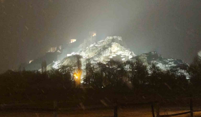 vanda-kar-yagisiyla-gelen-manzara-sehir-ve-yollar-hazir-onlemler-devam-ediyor-6EReJGyL.jpg