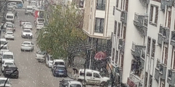 Van’daki Ani Dolu Yağışı Şehrin Günlük Akışını Durdurdu: Son Dakika Gelişmeleri