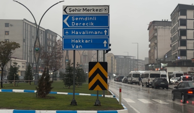 yuksekovada-gun-boyu-yagis-ucuslari-durdurdu-ve-gunluk-yasami-olumsuz-etkiledi-elmgKRQZ.jpg