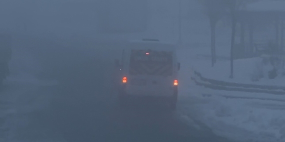 Yüksekova’da Sis ve Dondurucu Soğuk: Kar Yağışı Ardında Kararlı Mücadele
