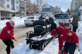 akut-bingol-ekipleri-kar-kosullarinda-diyaliz-hastasini-guvenli-sekilde-ulasti-fwEFmzpT.jpg
