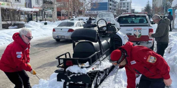 AKUT Bingöl Ekipleri Kar Kosullarında Diyaliz Hastasını Güvenli Şekilde Ulaştı