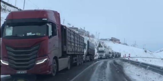 Ardahan’da Kar Yağışı ve Tipi Nedeniyle Ulaşımda Yaşanan Zorluklar ve Yolu Kapalı Köyler