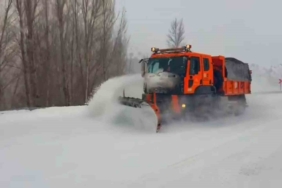 askale-ve-ispir-yolunda-karla-mucadelede-ekiplerin-ozverili-calismasi-ZMkSXg6U.jpg