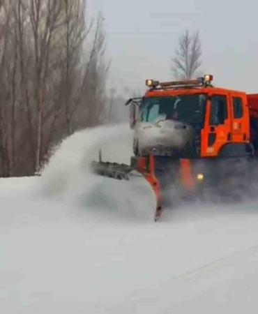 askale-ve-ispir-yolunda-karla-mucadelede-ekiplerin-ozverili-calismasi-ZMkSXg6U.jpg