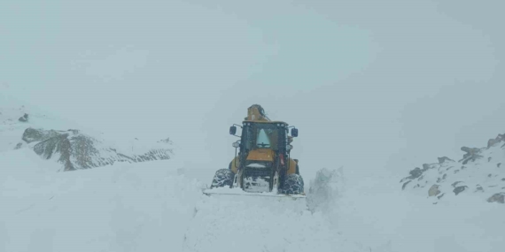Batman’ı Sarsan Kar Yağışı Sonrası Ulaşıma Kapanan Köy Yollarında Büyük İlerleme