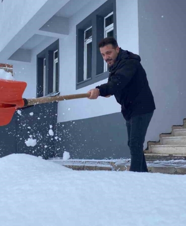 bingolu-sarsan-yogun-kar-yagisi-karliovada-metreleri-bulan-kar-ve-yol-durumu-ujCN2ERy.jpg
