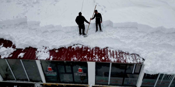 Bitlis’te Yoğun Kar Sonrası Çatı Güvenliği ve Kar Temizliği Faaliyetleri