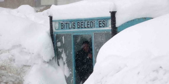 Bitlis’te Yoğun Kar Yağışı: 211 Köy Yolu Ulaşıma Kapandı, Ekipler Seferber