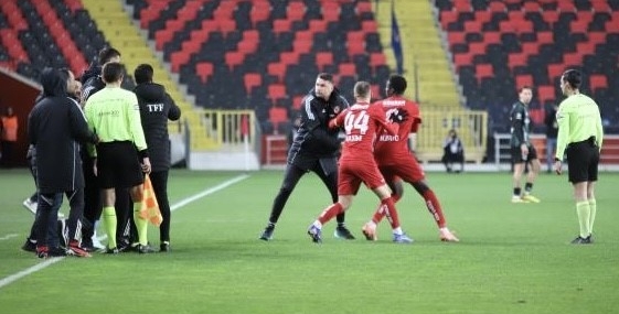 burak-yilmaz-ozur-diledi-kupa-maci-sonrasi-gozlemler-ve-takim-vurgusu-piLpkl12.jpg