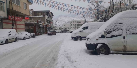 Çermik’te Kar Yağışıyla Gelen Beyaz Manzara ve Uyarılar
