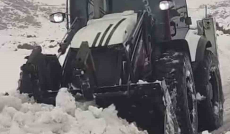 cermikte-kardan-dolayli-kapali-yollar-ulasima-acildi-kar-yagisi-sonrasi-yol-calismalari-UUUVxHLA.jpg