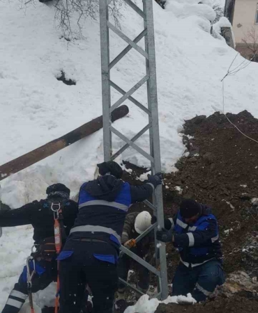 cunguste-kar-yagisinin-ardindan-elektrik-direkleri-yeniden-islevde-GDin3ZuK.jpg