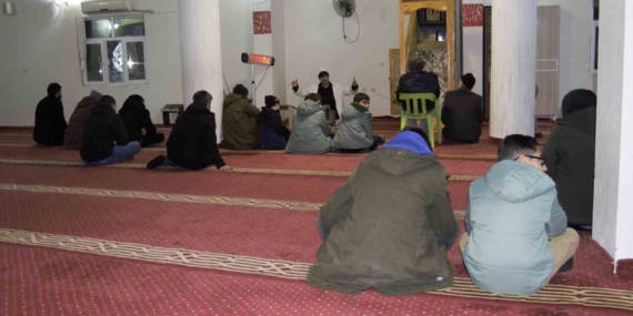 Dicle’deki Camilerde Miraç Kandili: Dini Program ve İkramlar