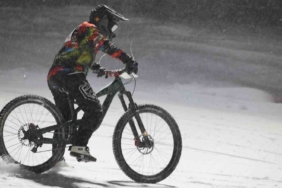 erzurumda-snowbike-turkiye-sampiyonasi-yuksek-rekabet-ve-heyecan-dolu-finaller-NVp42Nnv.jpg