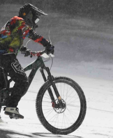 erzurumda-snowbike-turkiye-sampiyonasi-yuksek-rekabet-ve-heyecan-dolu-finaller-NVp42Nnv.jpg