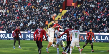 gaziantep-fk-ile-konyaspor-kiran-kasi-olarak-1-1-bitti-mac-anilarini-one-cikan-anlar-StT8FCbs.jpg