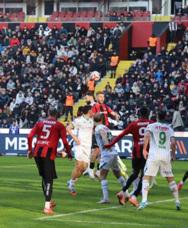 gaziantep-fk-ile-konyaspor-kiran-kasi-olarak-1-1-bitti-mac-anilarini-one-cikan-anlar-StT8FCbs.jpg