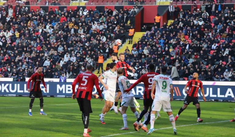 gaziantep-fk-ile-konyaspor-kiran-kasi-olarak-1-1-bitti-mac-anilarini-one-cikan-anlar-StT8FCbs.jpg