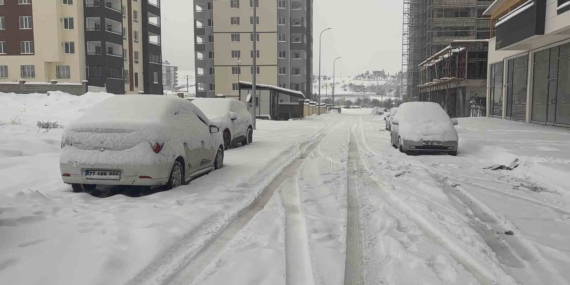 Gaziantep’te Kar Yağışı: Yoğunluk ve Ulaşım Durumu Gün Boyu Devam Ediyor