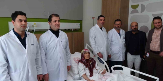 Gaziantep’te Yaşı 87 Olmasına Rağmen Usta Ekip Ameliyatla Büyük Tümörü Hızla Kaldırdı