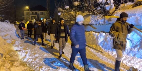 Güllüce Camii’nde Kar Yükü Çökmeye Yol Açtı: Köylülerden Anıtküpacı Müdahale