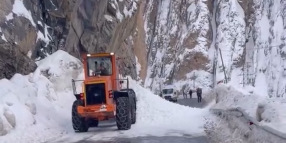 Hakkari-Yüksekova Yolunda Çığ Tehlikesi ve Yol Açma Çalışmaları