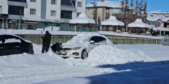 Hasköy’de Kar Yağışı: Araçlar Kar Altında Kaldı, Yaşam Olumsuz Etkilendi