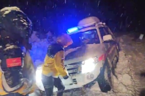 kar-yagisi-altinda-musta-yardima-kosan-saglik-ve-kamu-ekipleri-ambulans-zorlu-yolda-kurtarildi-cX8ryGLT.jpg