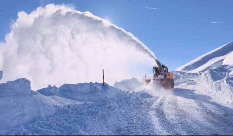 kar-yagisinin-ardindan-kapanan-yollar-tekrar-ulasima-aciliyor-hakkari-ve-cevresinde-guncel-durum-ZX3zq6mQ.jpg