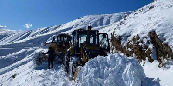Kar Yağışıyla Kapalı Köy Yollarında Ulaşıma Açılma Çalışmaları Sürüyor Türkiye