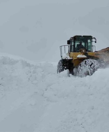 karli-kosullarda-bingol-koy-yolu-calismalari-tipi-ve-firtina-etkisi-altinda-aksiyonlar-7vUuQ1zN.jpg