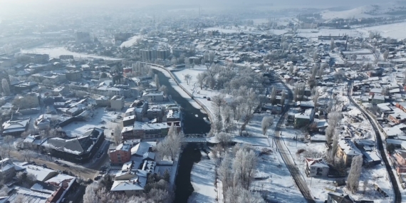 Kars’ta Sıfırın Altında Şahane Manzara: Buzla Şenlenen Şehir