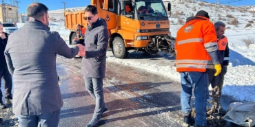 kaymakam-oztas-karla-mucadelede-ekiplerle-sahada-yol-guvenligi-ve-kis-tedbirleri-incelendi-iy7K8GTK.jpg