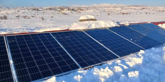 Kulp’in Kırsal Mahallerinde Güneş Panelleri Kar ve Hava Koşullarıyla Sınanıyor