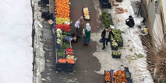 Kulp’ta Kar ve Soğuklar Ardından Salı Pazarı Tekrar Kuruldu: Esnaf ve Vatandaşlar Sevinçle Alışverişe Başladı