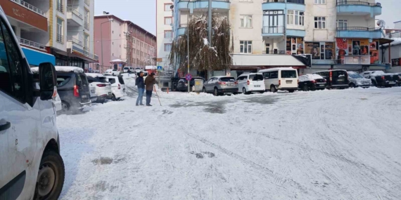 Kulp’ta Karın Ardından Düşen Hava Sıcaklıkları: Buz Tutmuş Sokaklar ve Verimli Bölgeler