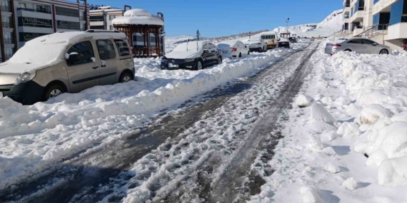 Kulp’ta Yoğun Kar Yağışının Ardından Dondurucu Soğuklar ve Uyarılar