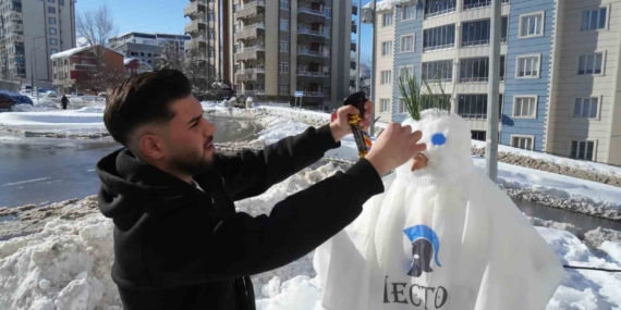 Muş’ta Karla Gelen Gülümseme: Kardan Adam Üzerinde Berber Hizmetleri Deneyimi