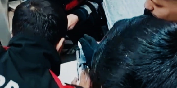 Parmak Zımbaya Sıkışan Genç İçin İtfaiye ve Sağlık Ekiplerinden Hızlı Müdahale