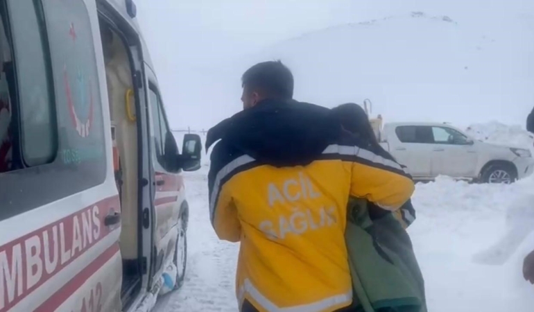 patnosta-kar-baraji-80-yasindaki-diyaliz-hastasi-icin-ekipler-hizla-mudahale-etti-wBYjMKiJ.jpg