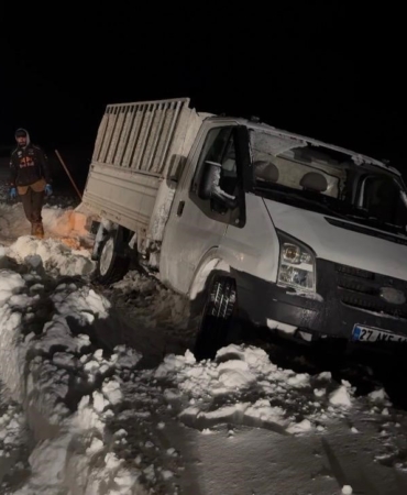 patnosta-kar-ve-tipi-afeti-yollar-ulasima-kapatildi-ekipler-seferber-p1lwVT1V.jpg