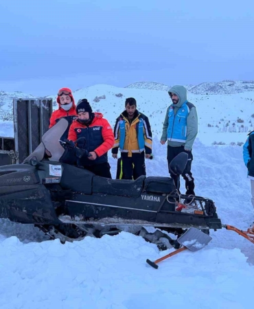 pertekte-kar-ustunde-sinirlari-zorlayan-saglik-mudahalesi-74-yasindaki-hastaya-ekipler-koordineli-ulasiyor-tKsvStby.jpg