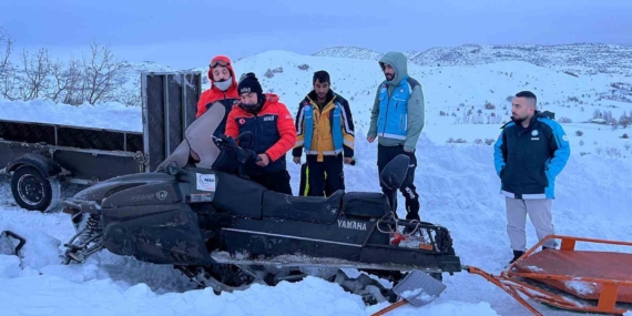 Pertek’te Kar Üstünde Sınırları Zorlayan Sağlık Müdahalesi: 74 Yaşındaki Hastaya Ekipler Koordineli Ulaşıyor