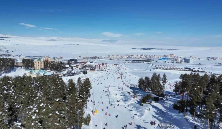 sarikamista-kristal-kar-ve-yogun-ilgi-somestr-yogunlugu-icersinde-icerikli-bir-gun-2yek5h4z.jpg