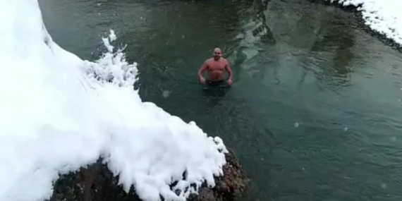 Tağar Çayı’nda Su Samuru ve Gençlerin Uyumsuz Aynaları: Kışın İçinde Doğa ve İnsan El Ele