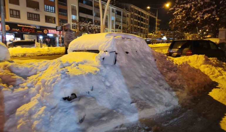 tuncelide-yogun-kar-yagisi-sehir-icinde-hayati-olumsuz-etkiledi-ju3xSX4l.jpg