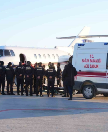 ucak-ambulansla-ankaraya-sevk-edilen-hasta-mus-state-hospitaldan-acil-tasinma-sureci-6L5b5R36.jpg