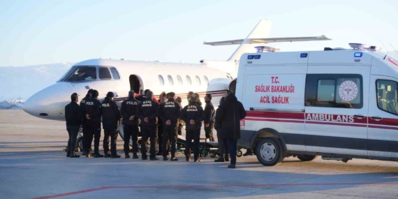 ucak-ambulansla-ankaraya-sevk-edilen-hasta-mus-state-hospitaldan-acil-tasinma-sureci-6L5b5R36.jpg